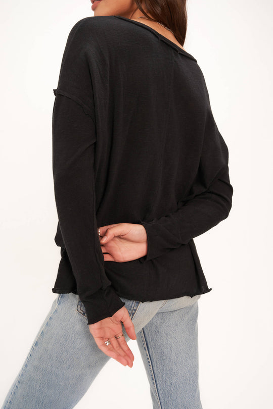 MAE TEXTURED RELAXED V-NECK LONG SLEEVE - TRUE BLACK